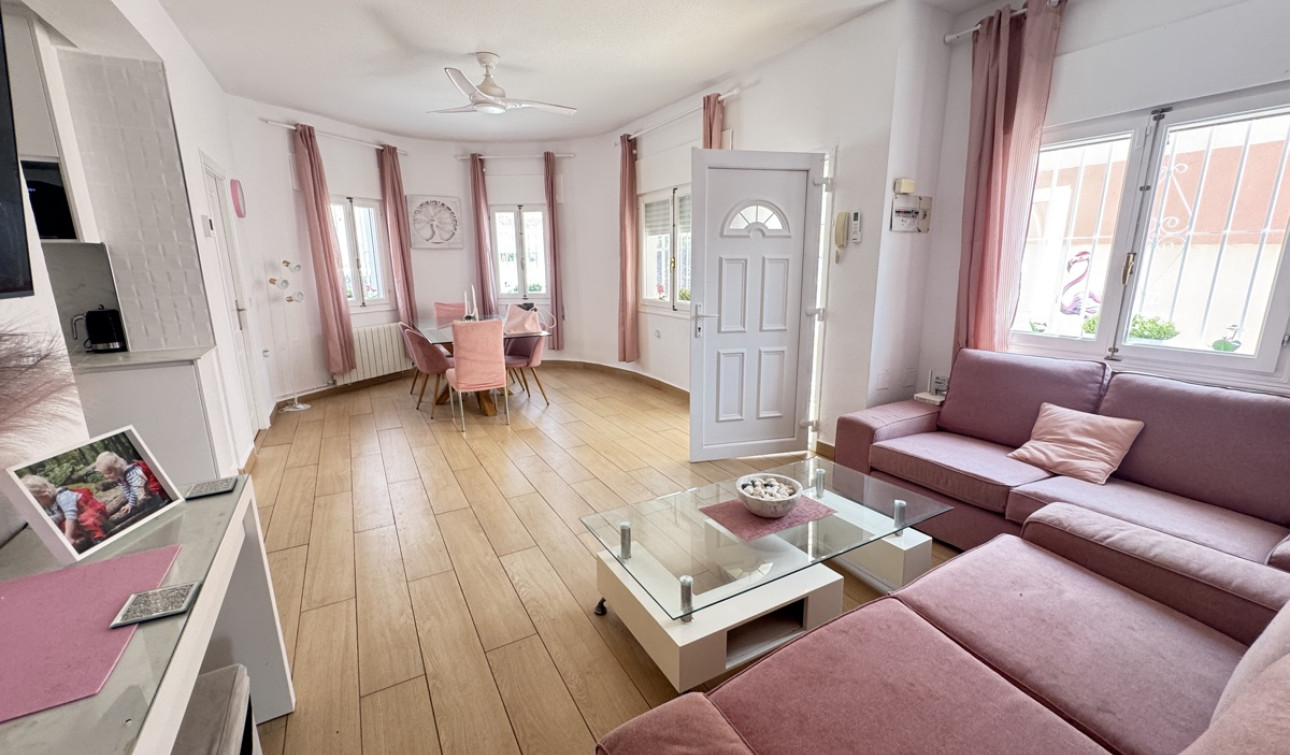 Reventa - Villa independiente - Playa Flamenca - La Florida