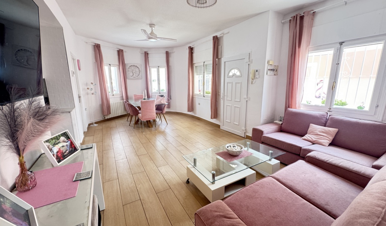 Reventa - Villa independiente - Playa Flamenca - La Florida