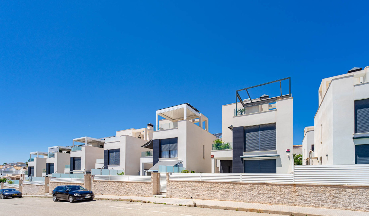 Reventa - Villa independiente - Punta Prima