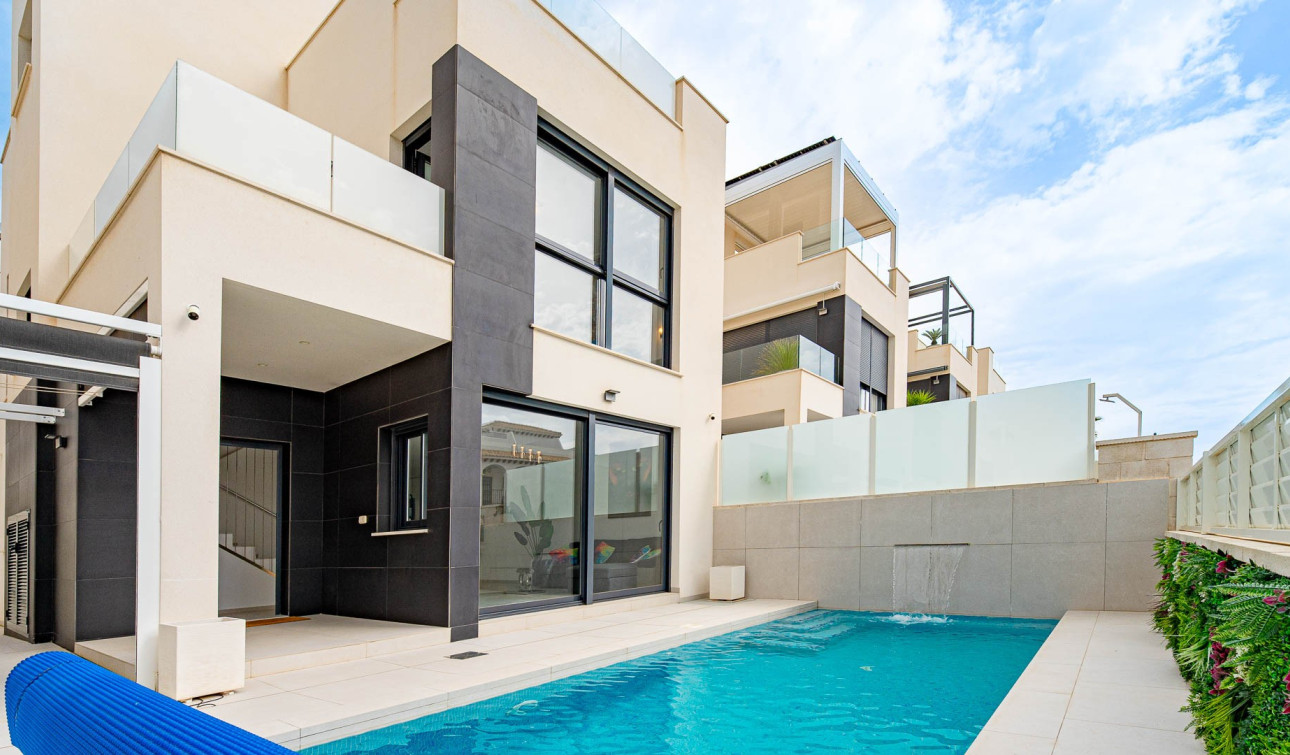 Reventa - Villa independiente - Punta Prima