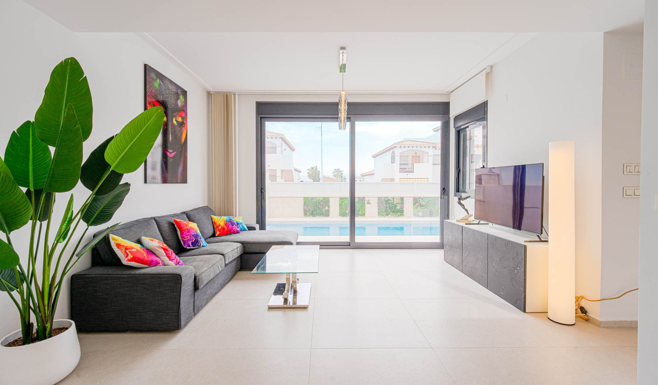 Reventa - Villa independiente - Punta Prima