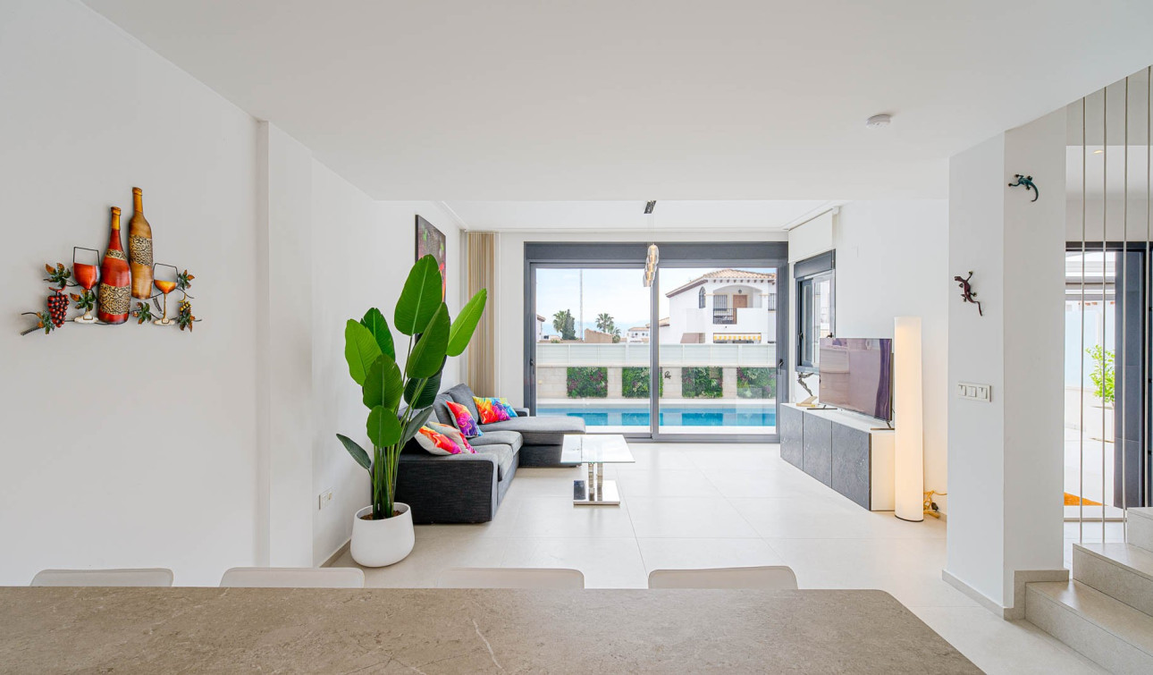 Reventa - Villa independiente - Punta Prima