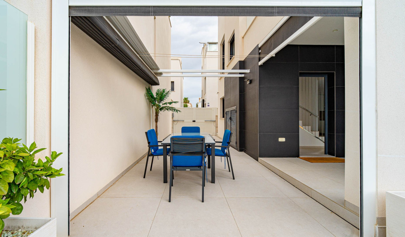 Reventa - Villa independiente - Punta Prima