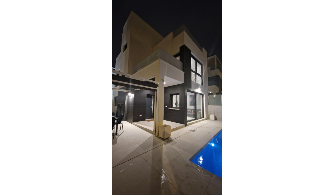 Reventa - Villa independiente - Punta Prima