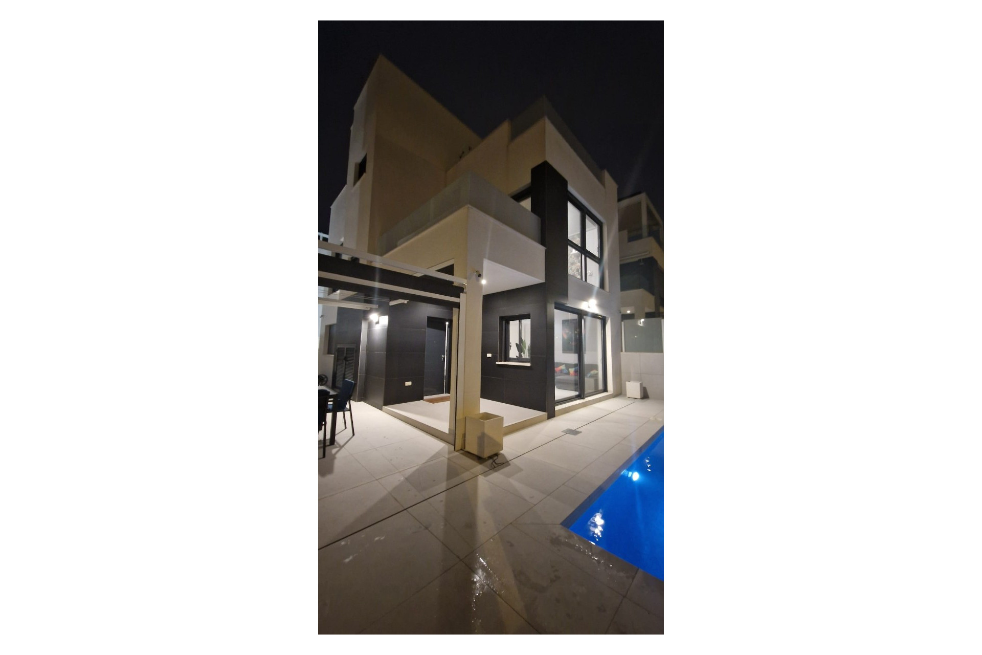 Reventa - Villa independiente - Punta Prima