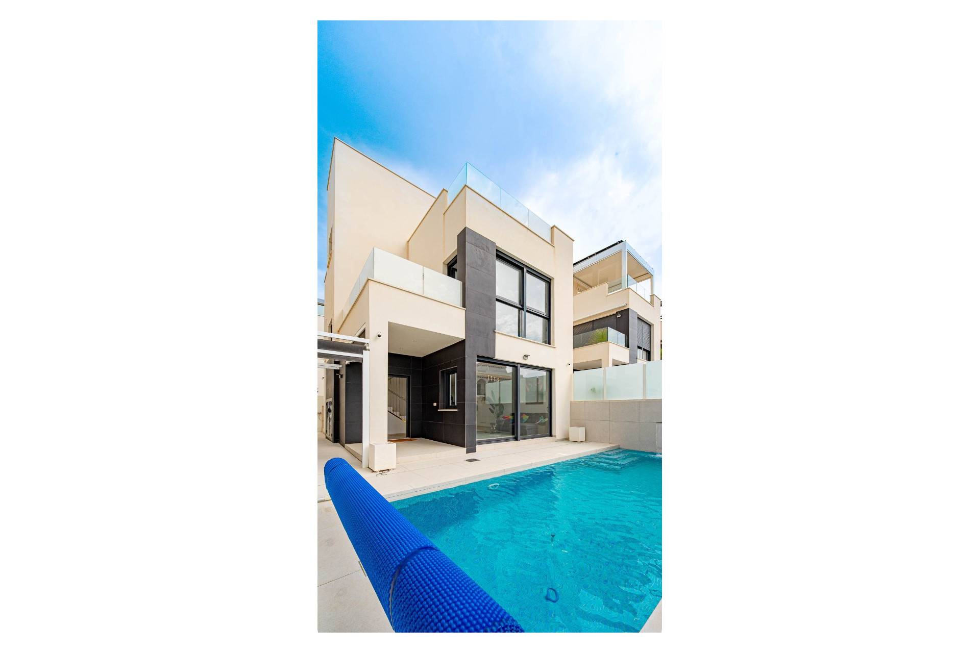 Reventa - Villa independiente - Punta Prima