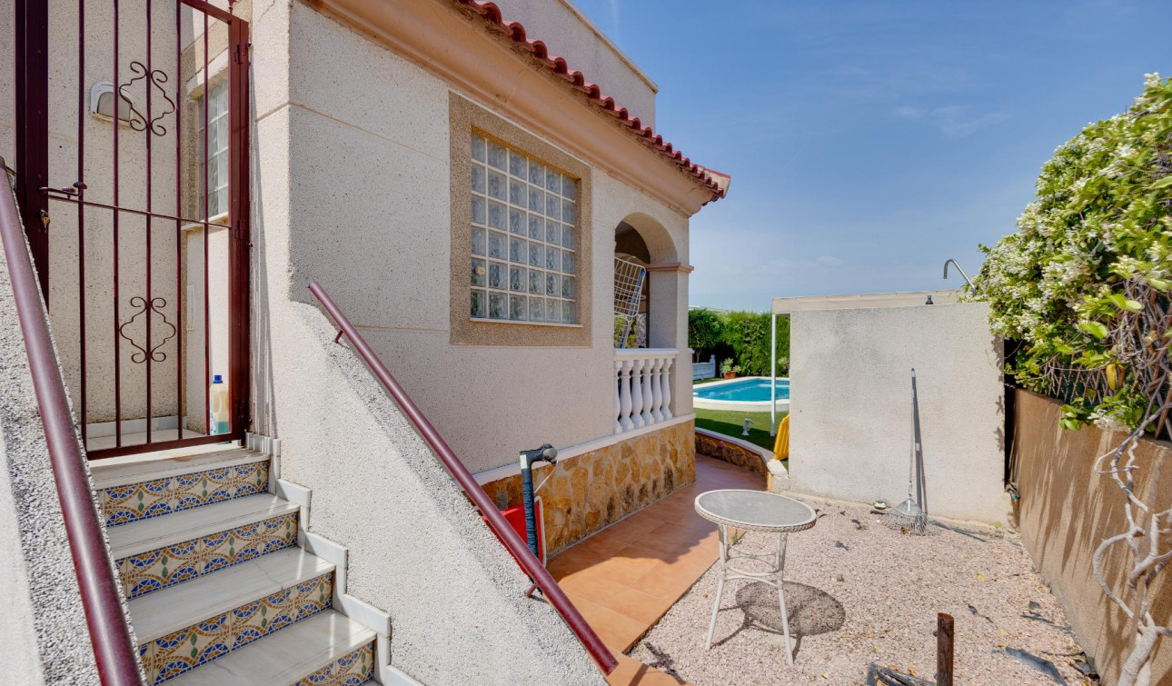 Reventa - Villa independiente - San Fulgencio - La Marina