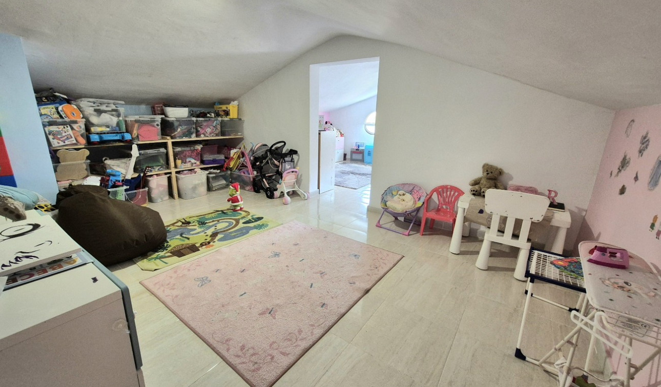 Reventa - Villa independiente - San Miguel de Salinas - Ciudad De Las Comunicaciones