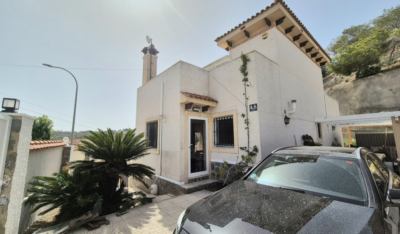 Reventa - Villa independiente - San Miguel de Salinas - Ciudad De Las Comunicaciones