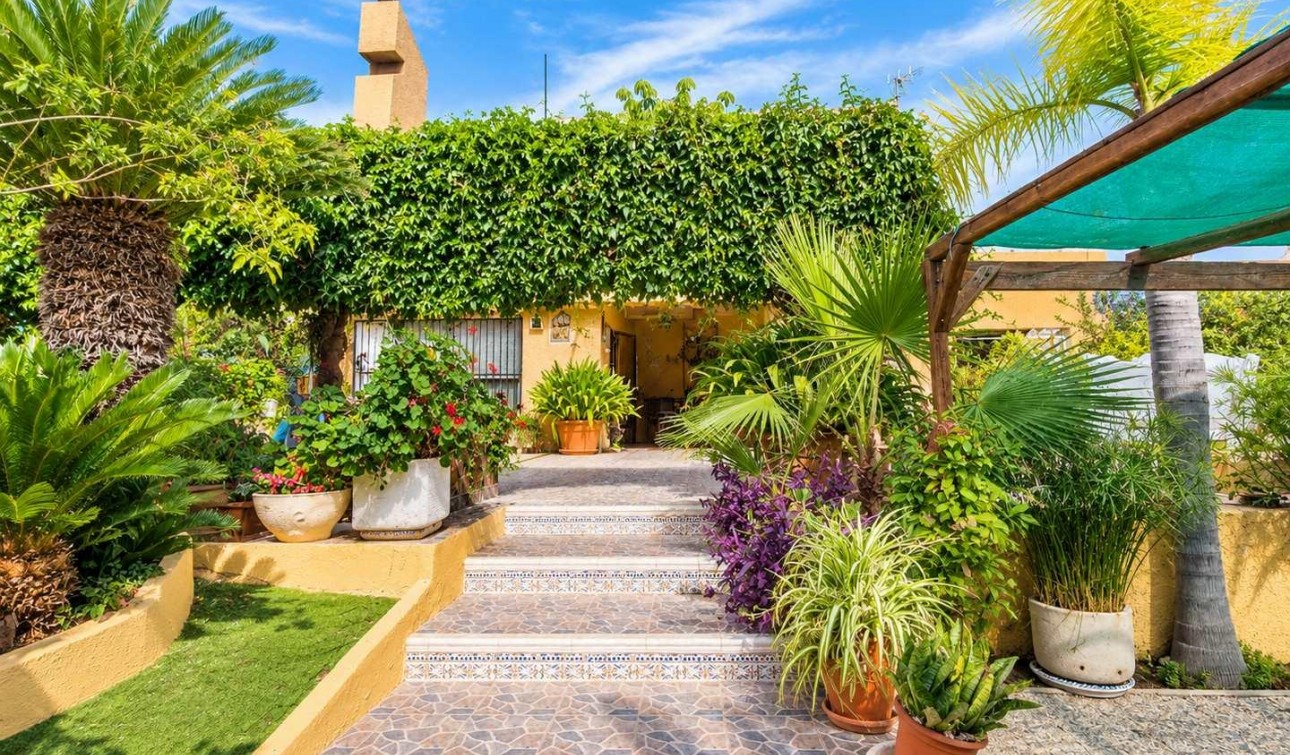 Reventa - Villa independiente - San Miguel de Salinas - Ciudad De Las Comunicaciones