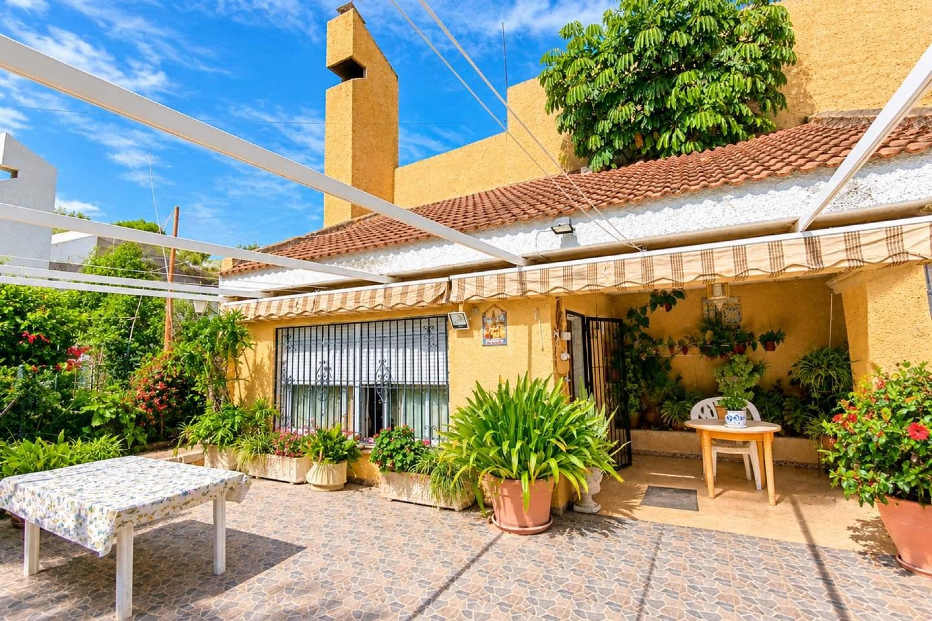 Reventa - Villa independiente - San Miguel de Salinas - Ciudad De Las Comunicaciones