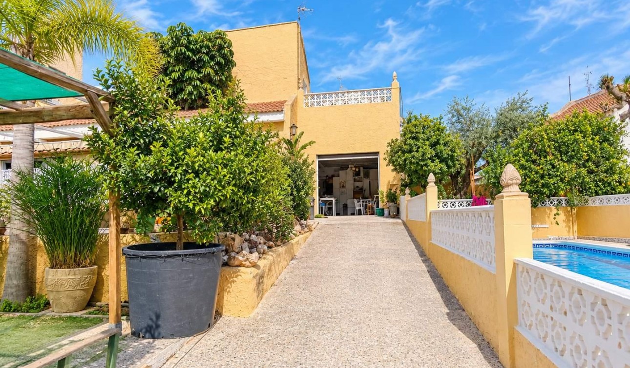 Reventa - Villa independiente - San Miguel de Salinas - Ciudad De Las Comunicaciones
