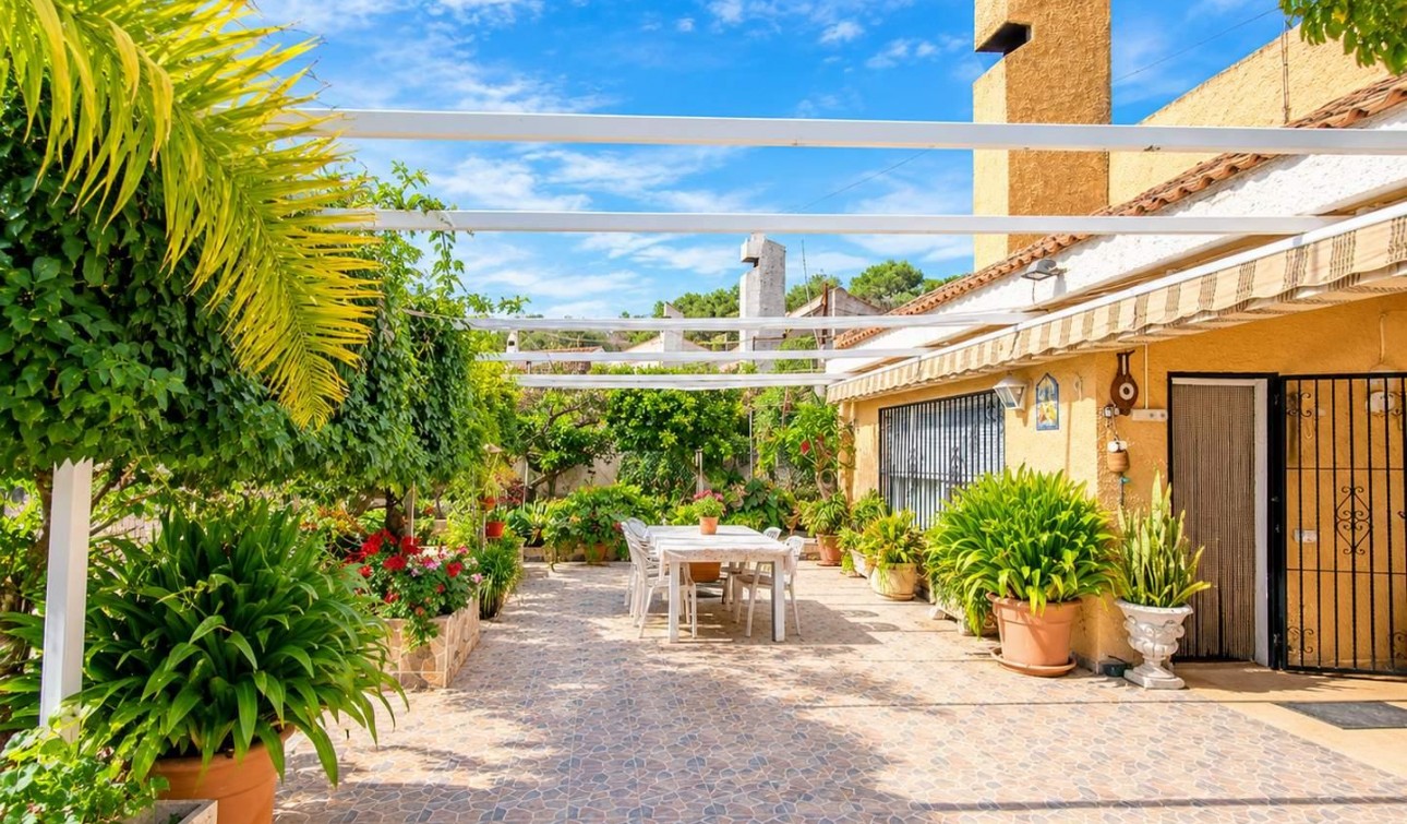 Reventa - Villa independiente - San Miguel de Salinas - Ciudad De Las Comunicaciones