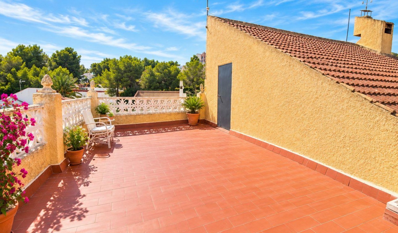Reventa - Villa independiente - San Miguel de Salinas - Ciudad De Las Comunicaciones