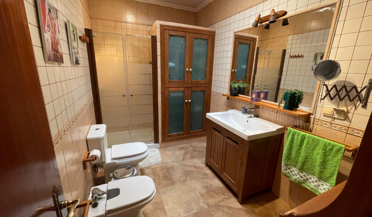 Reventa - Villa independiente - San Miguel de Salinas - Pueblo