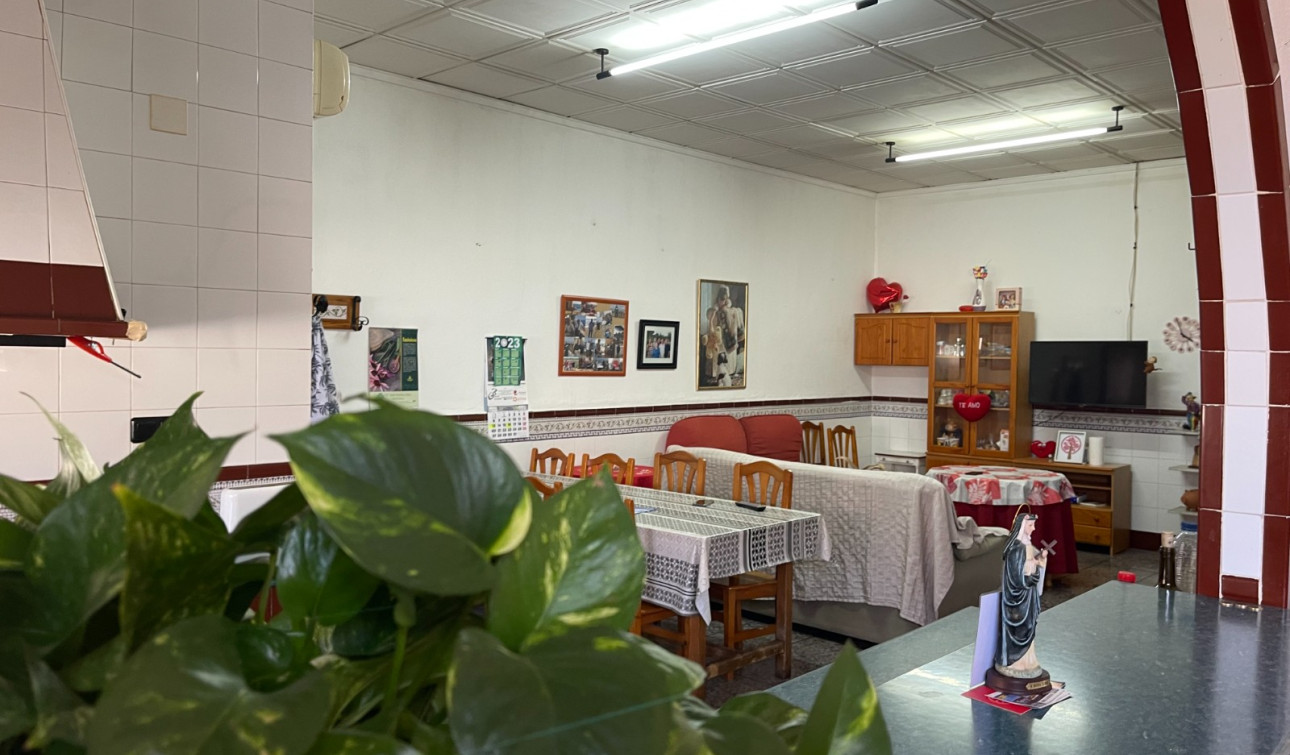 Reventa - Villa independiente - San Miguel de Salinas - Pueblo