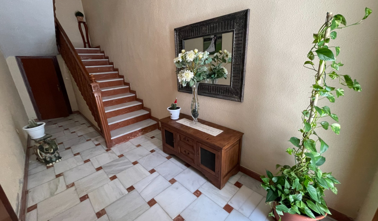 Reventa - Villa independiente - San Miguel de Salinas - Pueblo