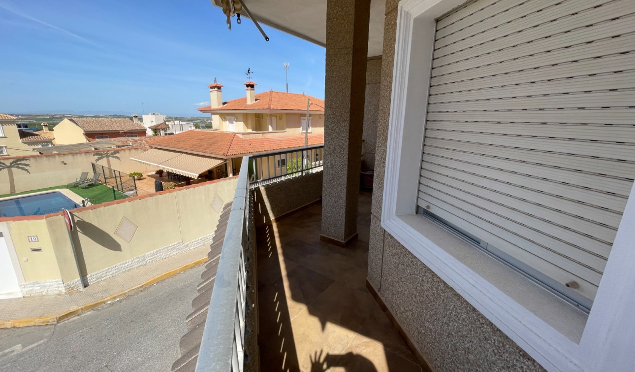 Reventa - Villa independiente - San Miguel de Salinas - Pueblo