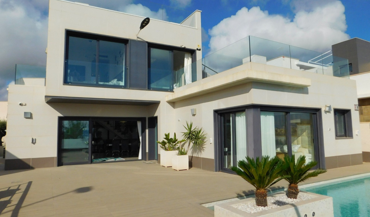 Reventa - Villa independiente - San Miguel de Salinas