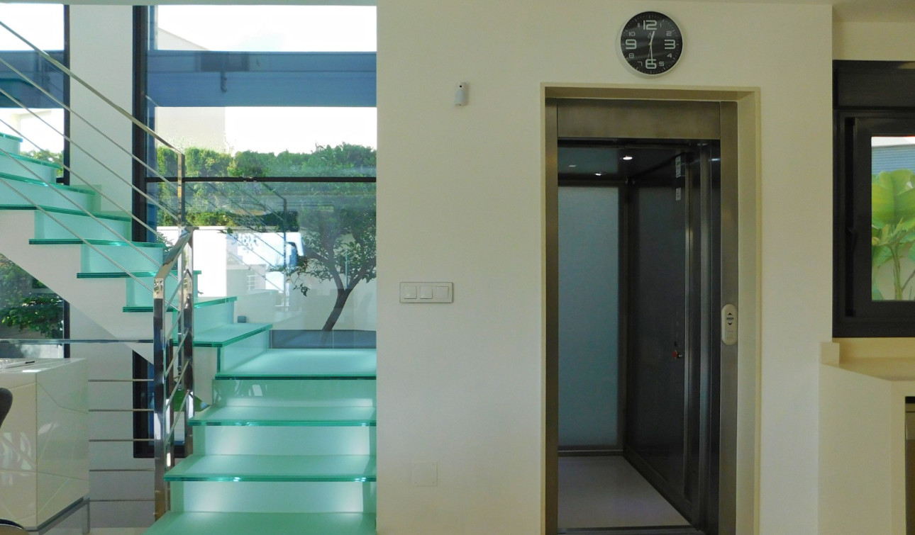 Reventa - Villa independiente - San Miguel de Salinas