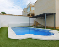 Reventa - Villa independiente - San Miguel de Salinas