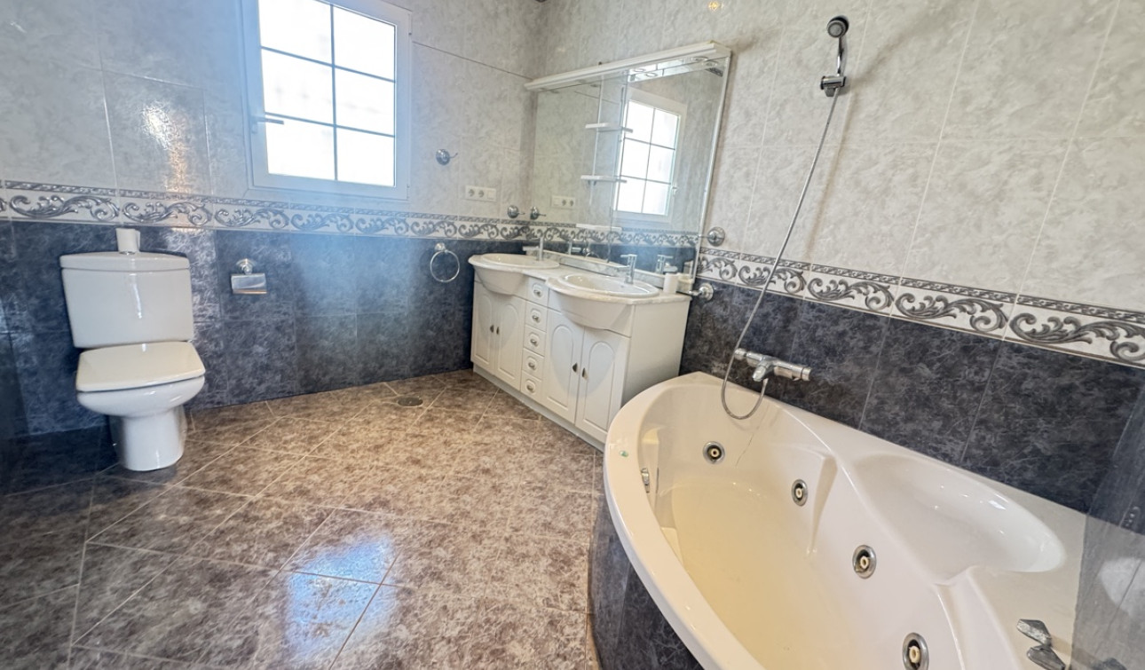 Reventa - Villa independiente - San Miguel de Salinas