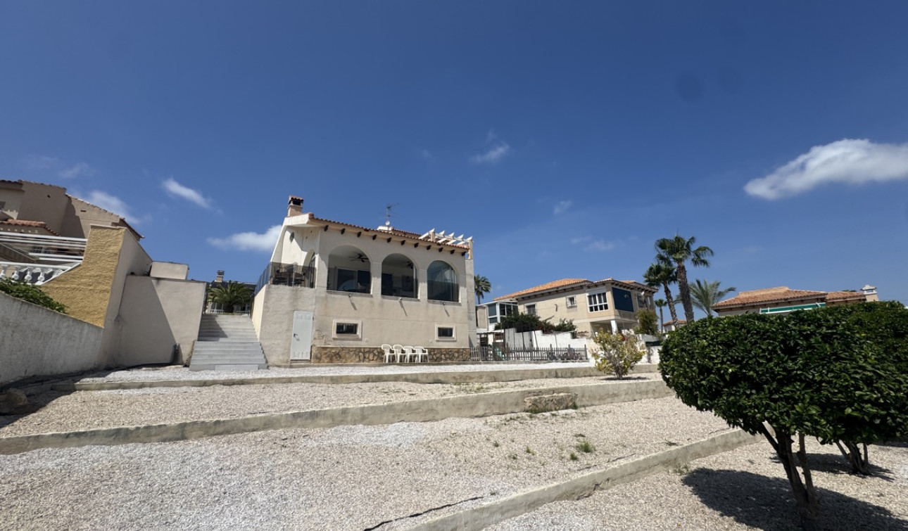 Reventa - Villa independiente - San Miguel de Salinas