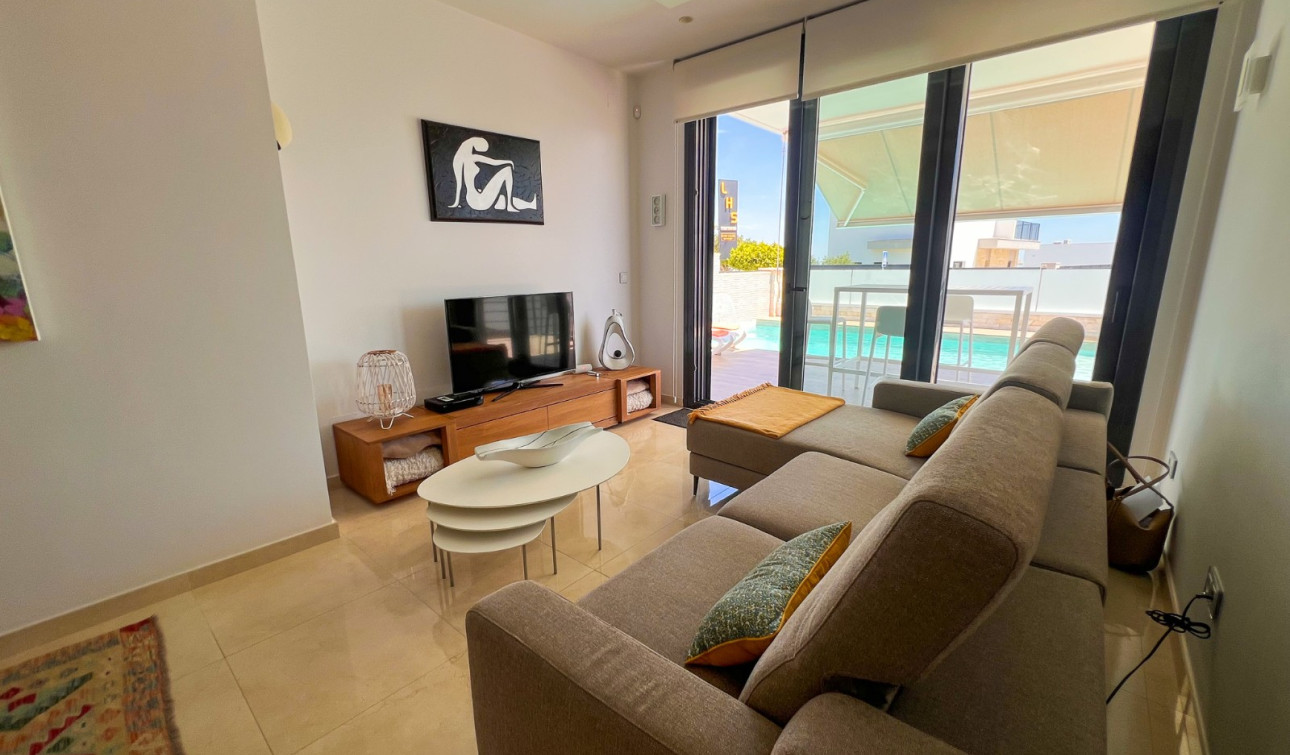 Reventa - Villa independiente - San Miguel de Salinas