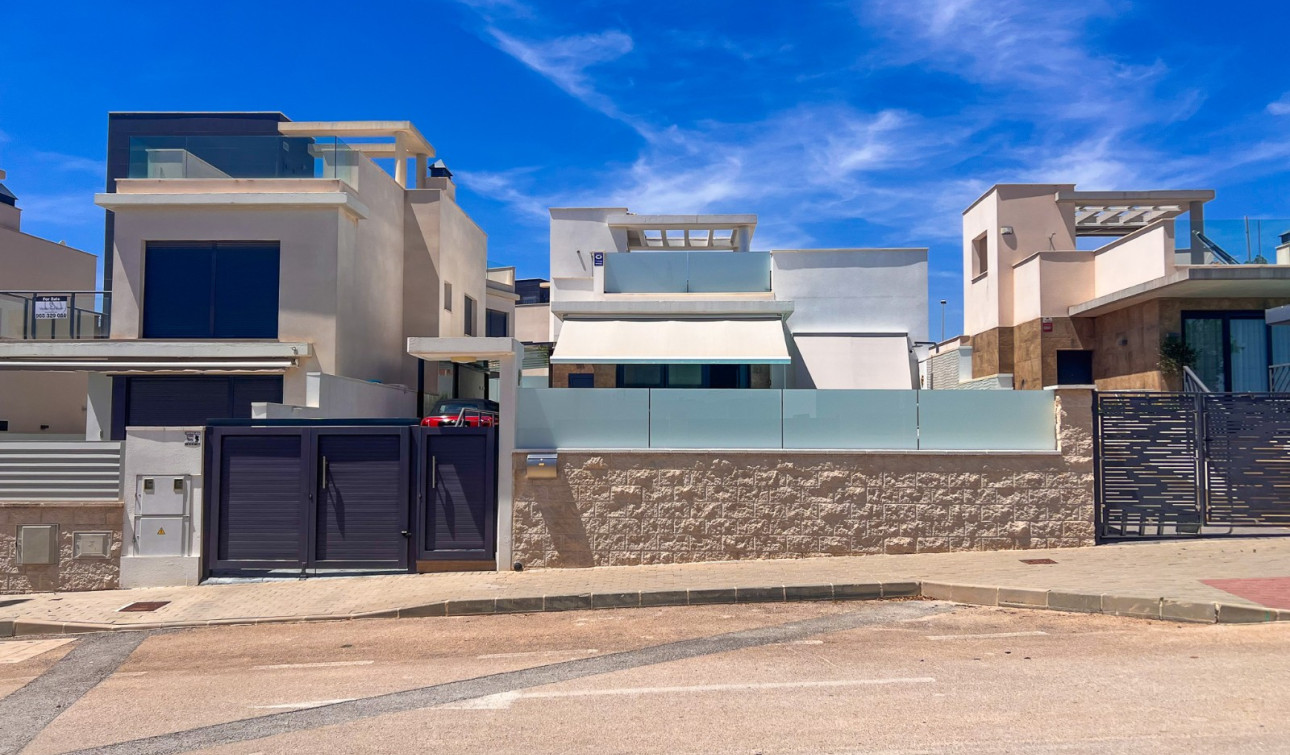 Reventa - Villa independiente - San Miguel de Salinas