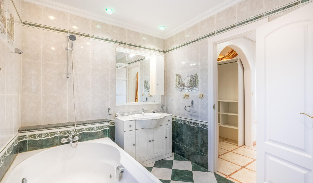 Reventa - Villa independiente - Torrevieja - El chaparral