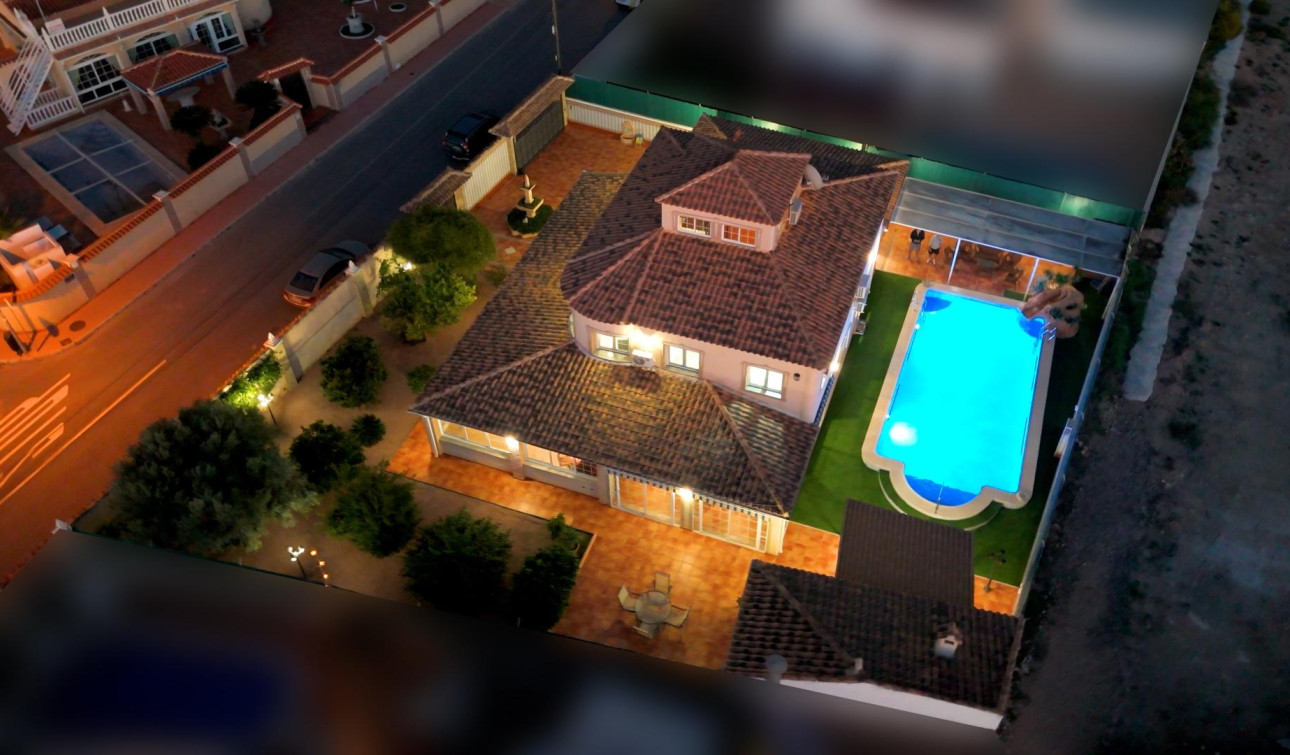 Reventa - Villa independiente - Torrevieja - El chaparral