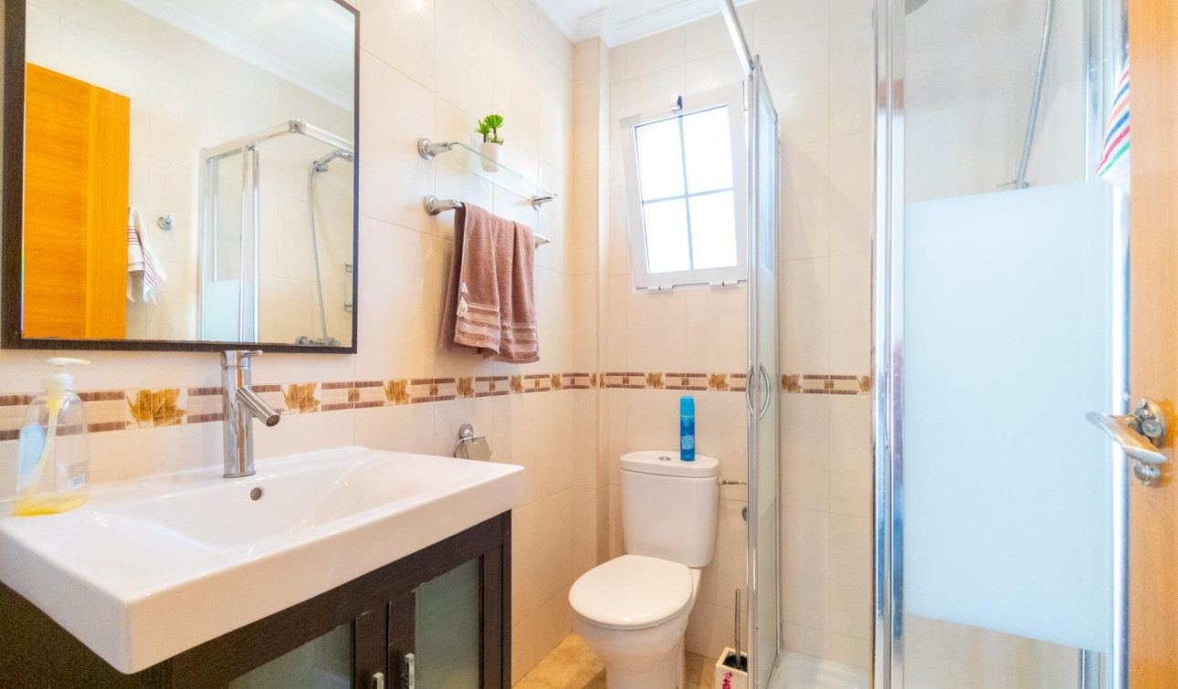 Reventa - Villa independiente - Torrevieja - La Mata