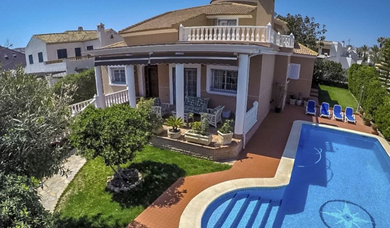 Reventa - Villa independiente - Torrevieja - La Mata