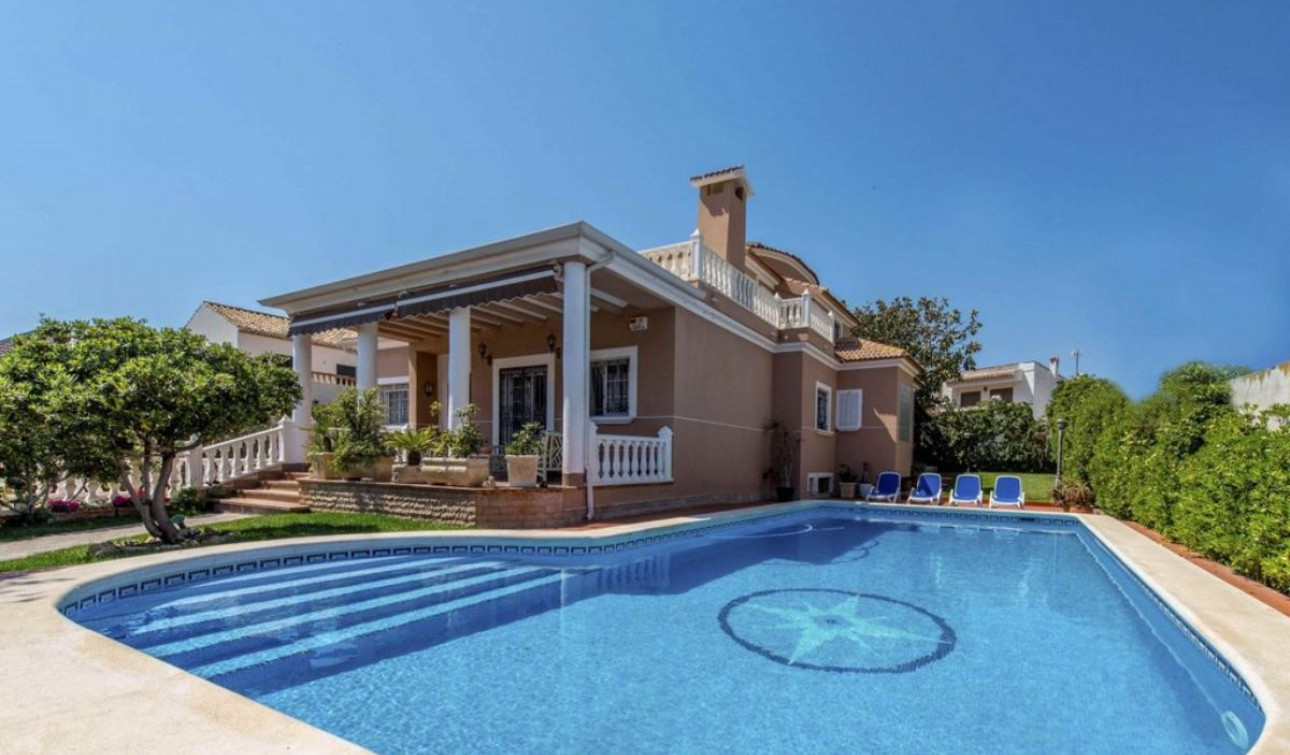 Reventa - Villa independiente - Torrevieja - La Mata