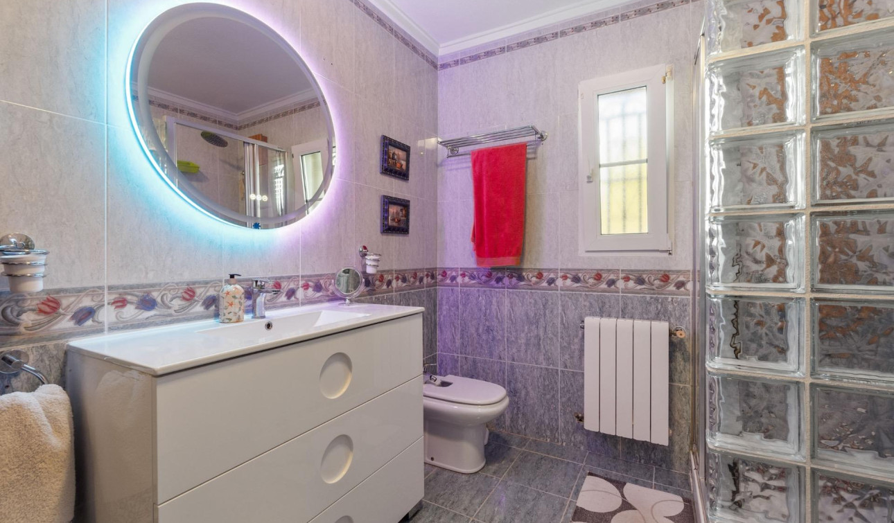 Reventa - Villa independiente - Torrevieja - Los balcones