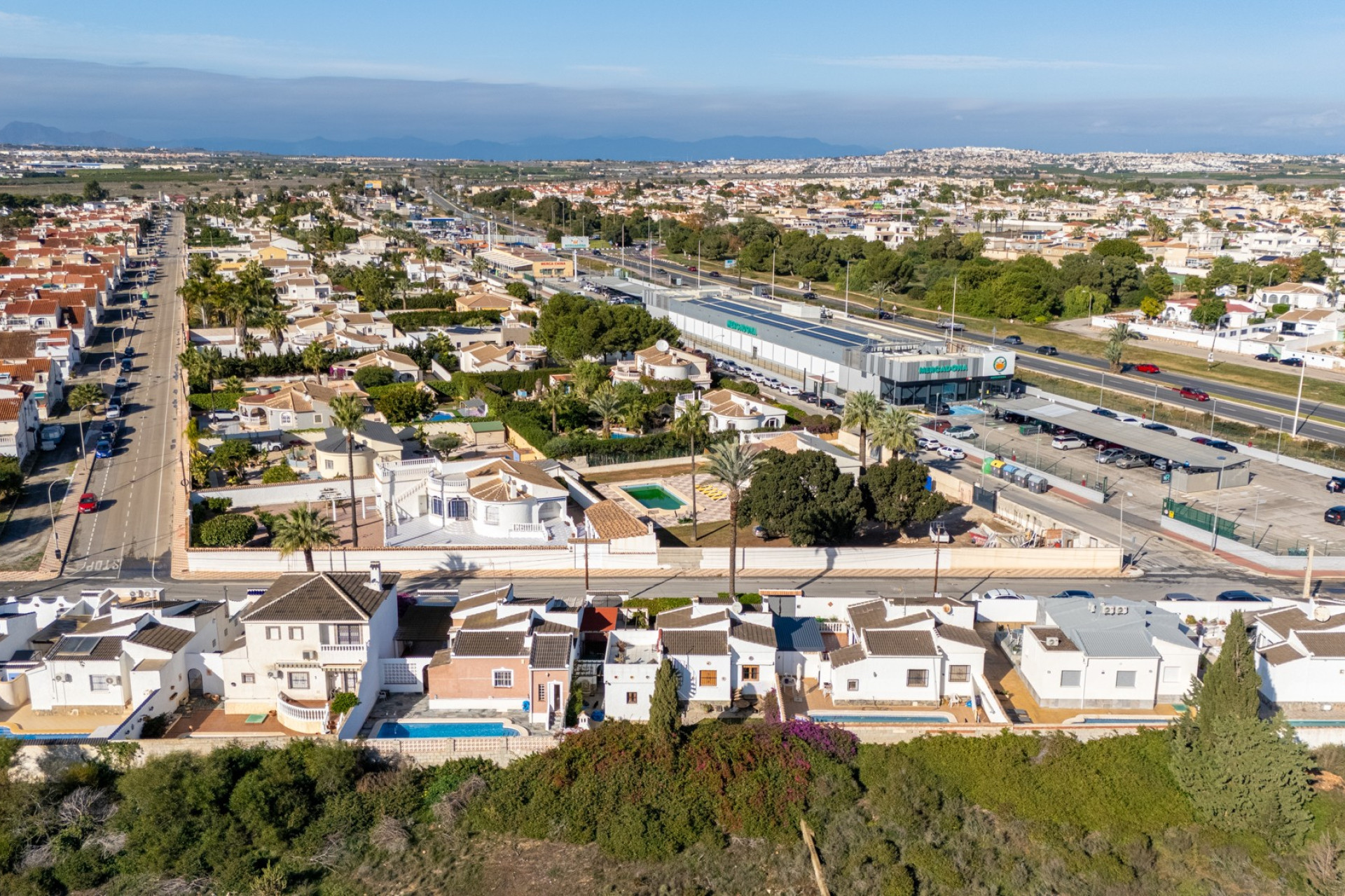 Reventa - Villa independiente - Torrevieja - Urbanización San Luis