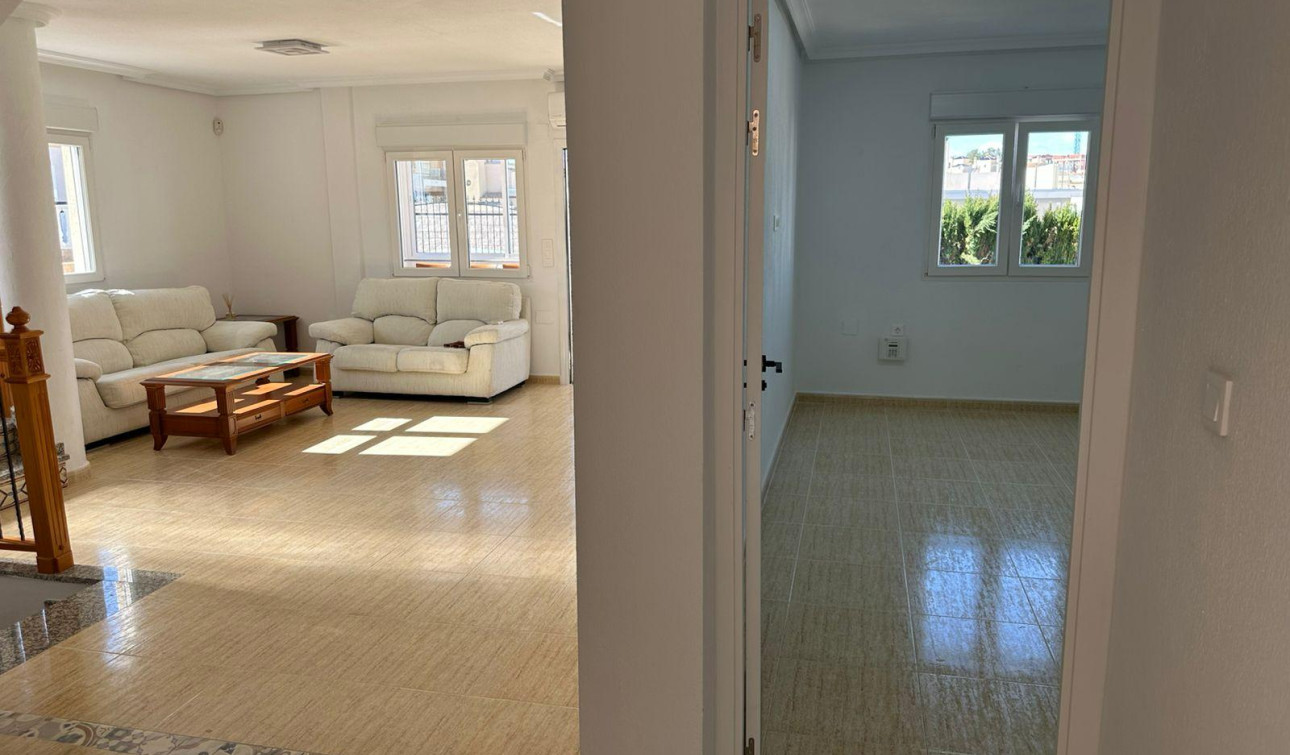 Reventa - Villa independiente - Torrevieja - VILLAMARTIN