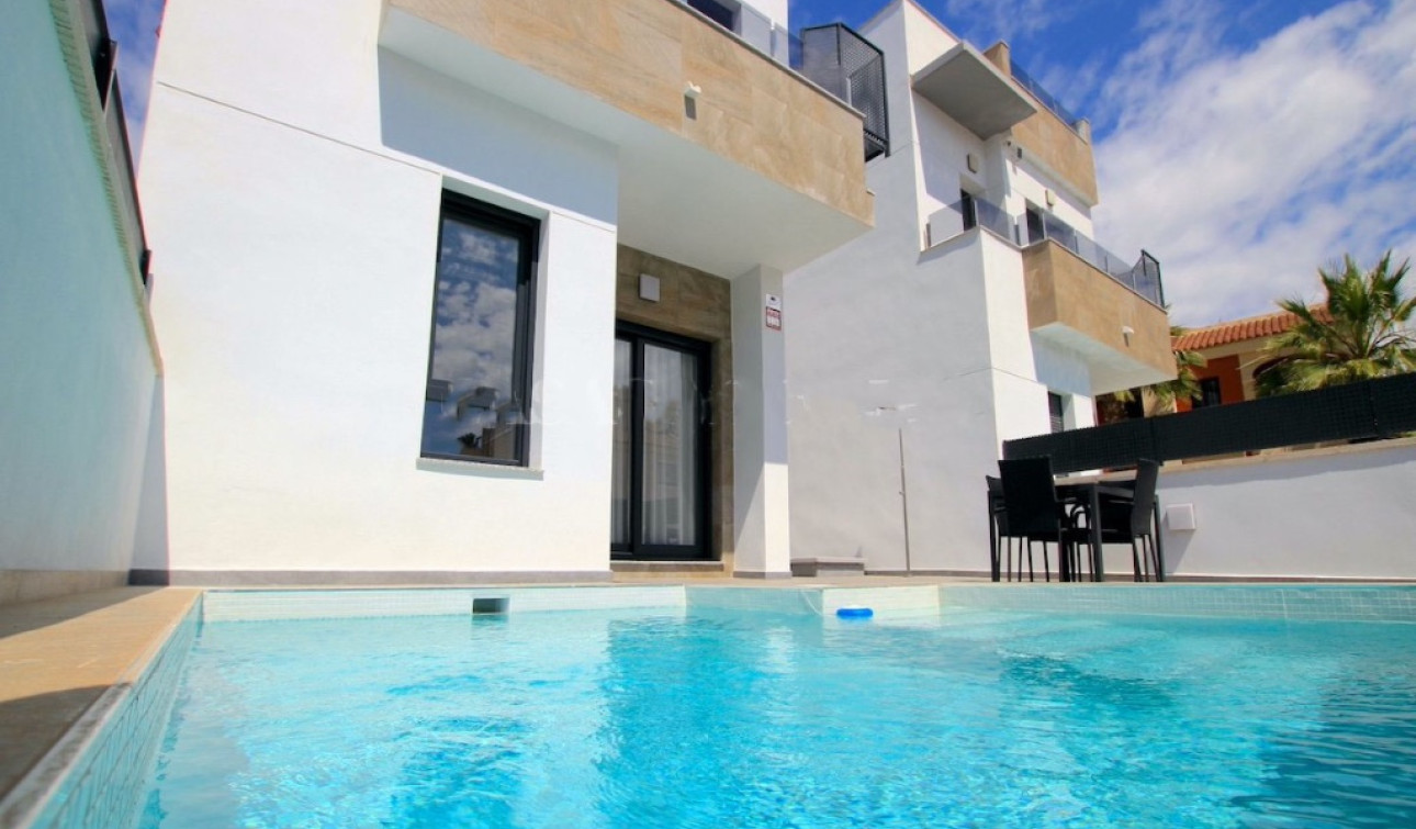 Reventa - Villa independiente - Torrevieja