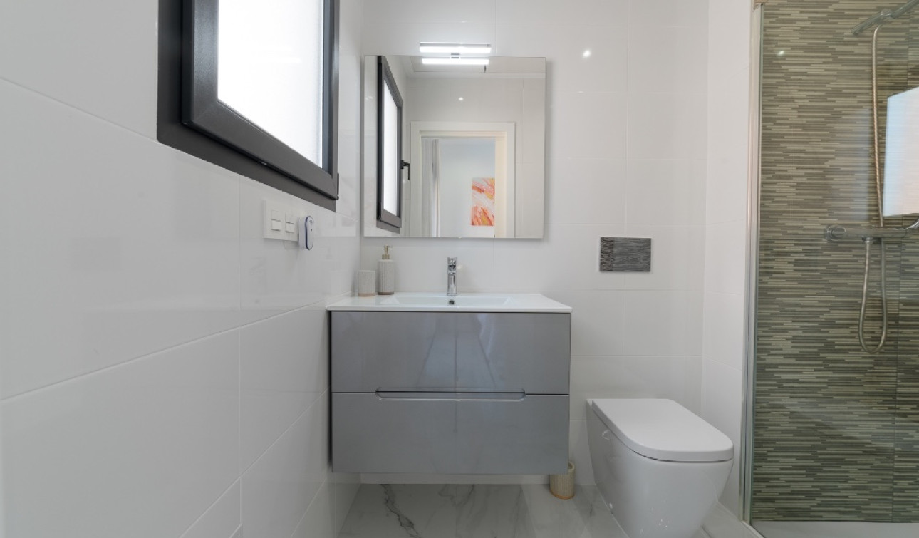 Reventa - Villa independiente - Torrevieja