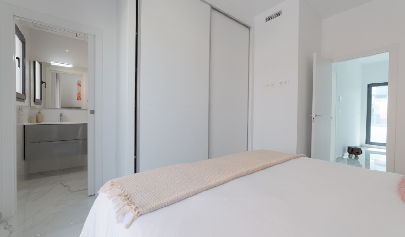 Reventa - Villa independiente - Torrevieja