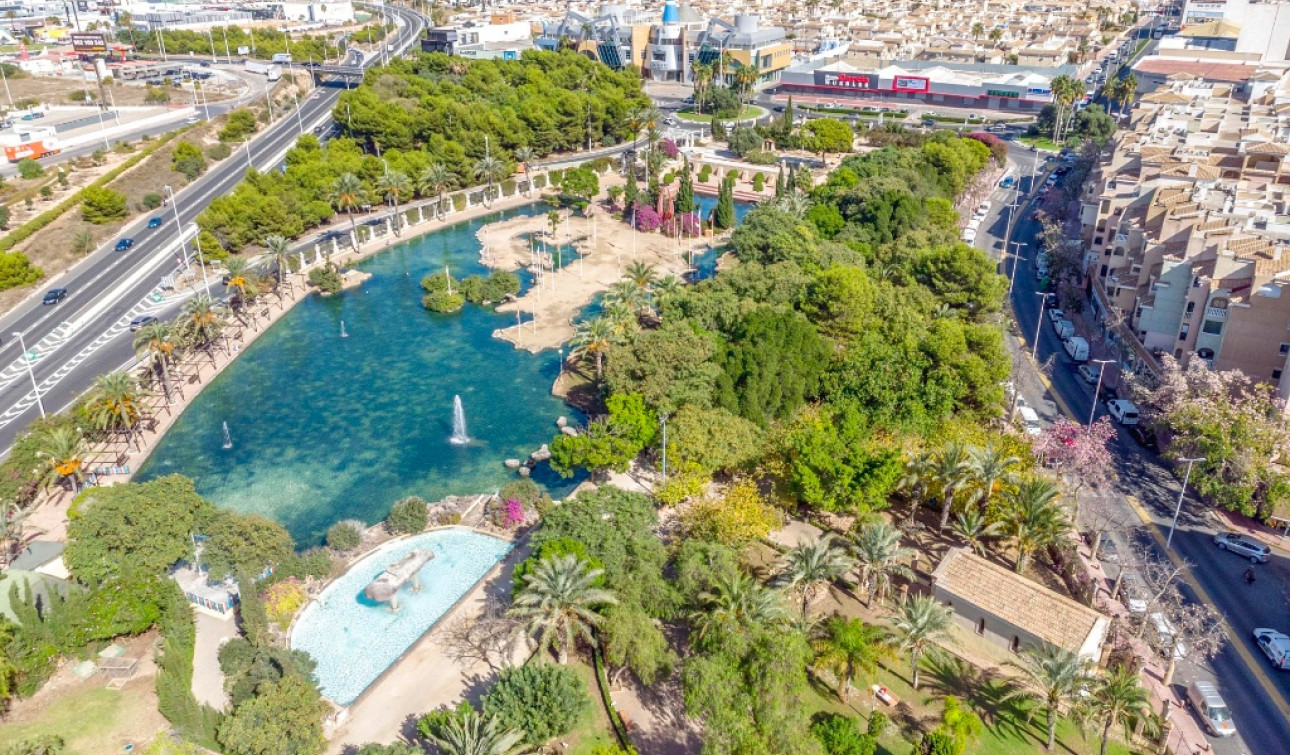 Reventa - Villa independiente - Torrevieja