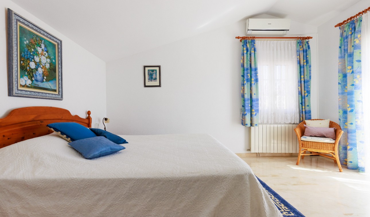 Reventa - Villa independiente - Villamartín - La Rioja