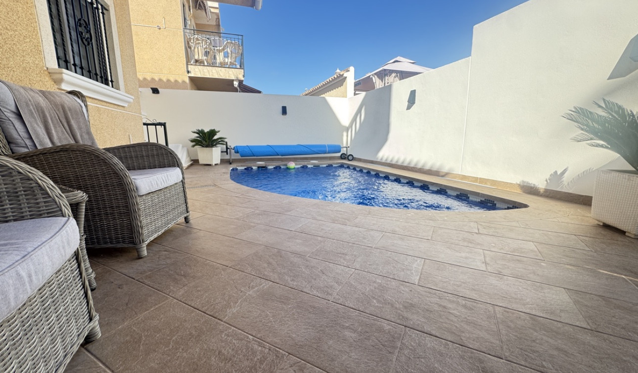 Reventa - Villa independiente - Villamartín