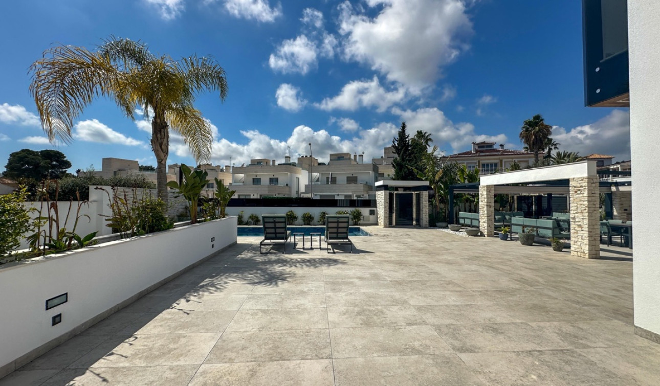 Reventa - Villa independiente - Villamartín