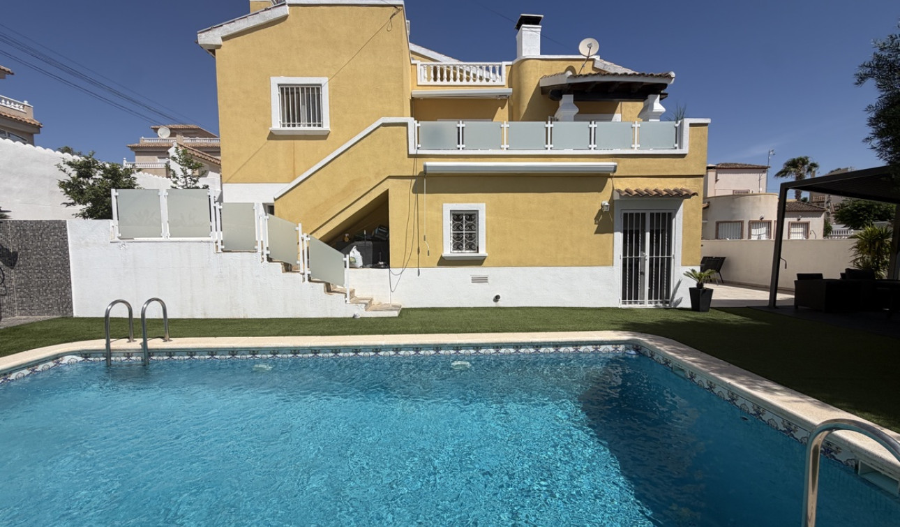 Reventa - Villa independiente - Villamartín