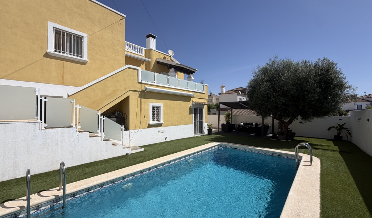 Reventa - Villa independiente - Villamartín