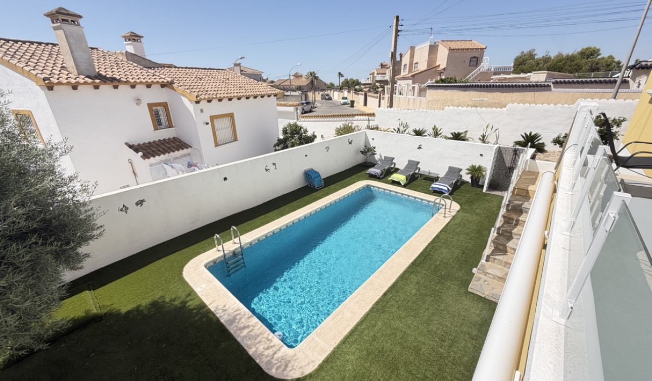 Reventa - Villa independiente - Villamartín
