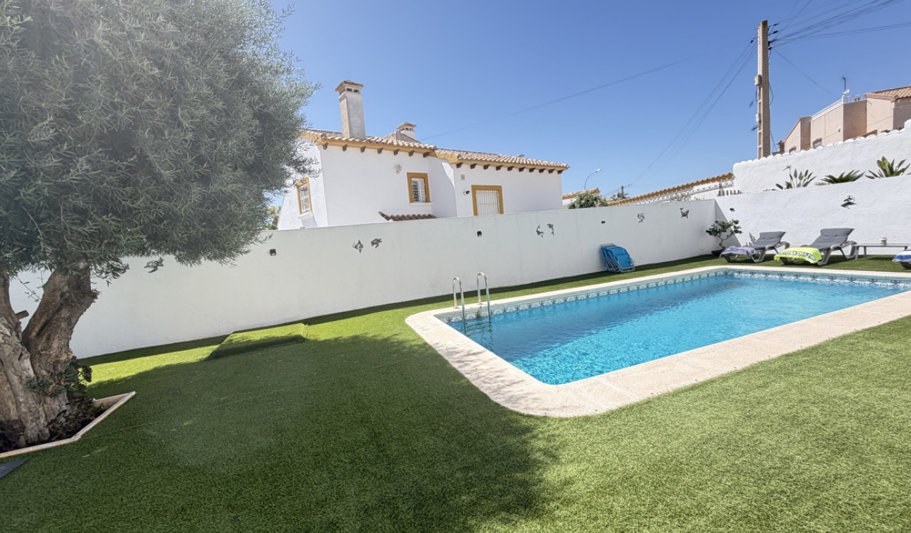 Reventa - Villa independiente - Villamartín