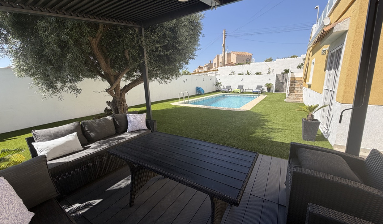 Reventa - Villa independiente - Villamartín