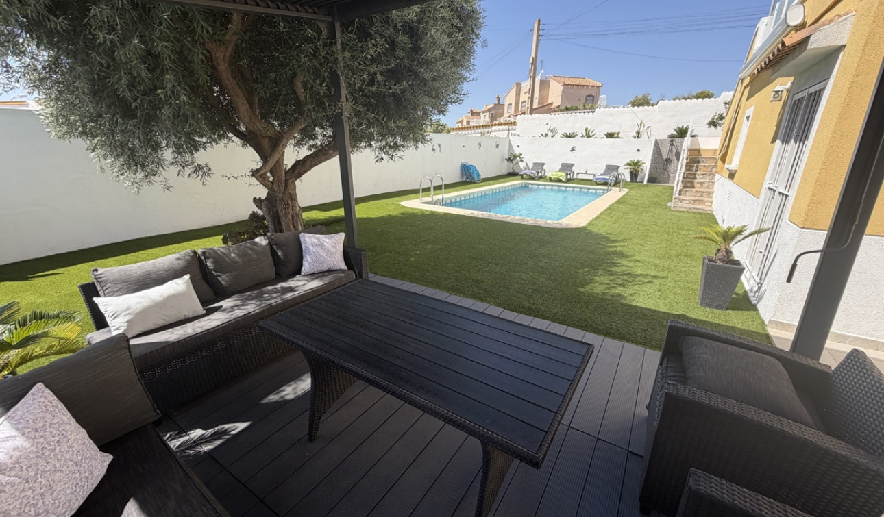 Reventa - Villa independiente - Villamartín